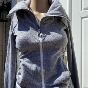 *LIKE NEW* Lululemon collared zip jacket size: 4